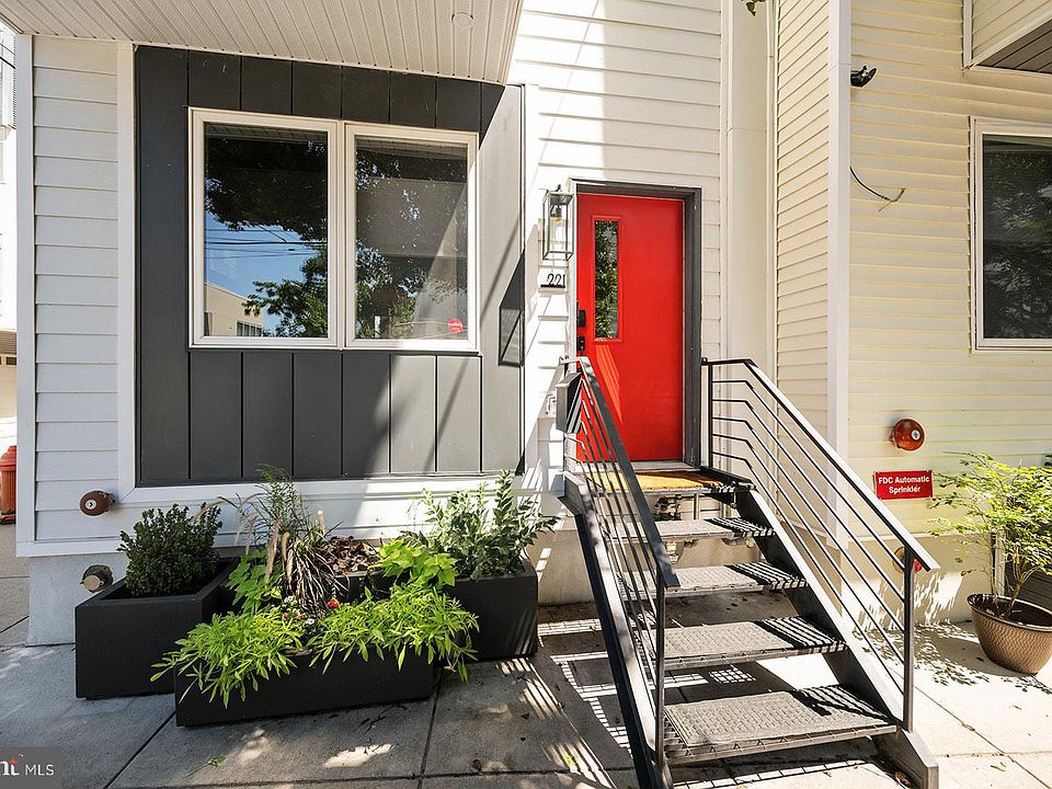 1st image of 221 Green St
