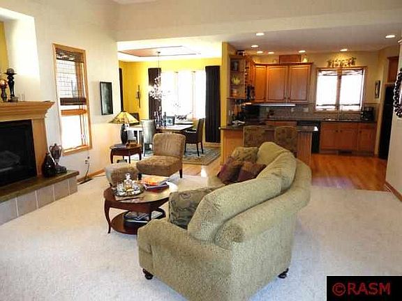 3rd image of 101 Cody Ct