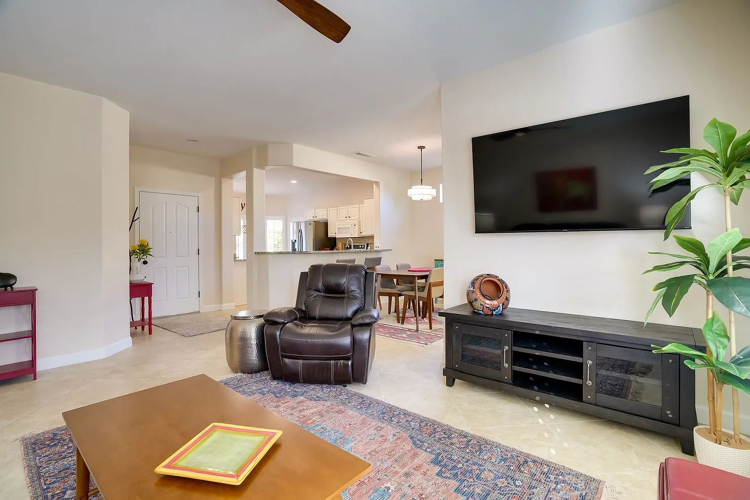 2 bed, 2.0 bath, 1399 sqft, $4,257 — Photo 2