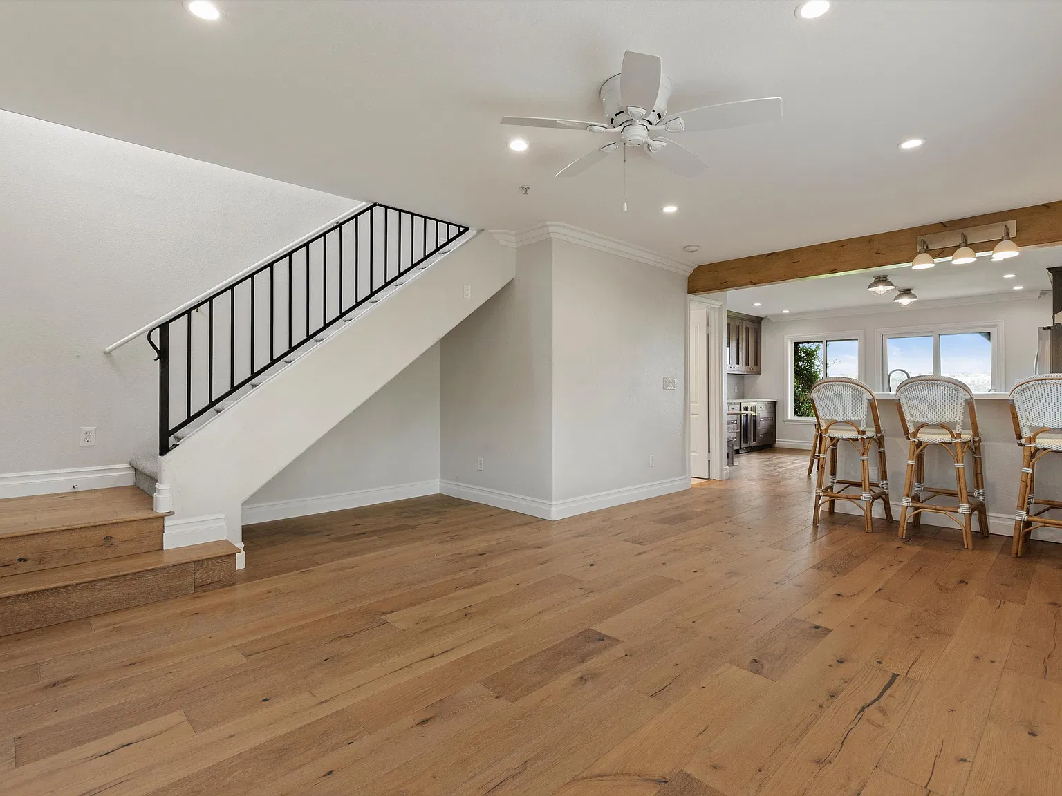 2 bed, 1300 sqft, $5,295 — Photo 3