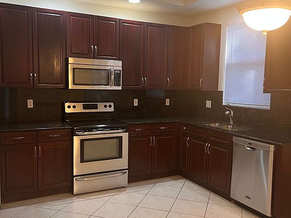 2nd image of 1345 Mariposa Cir #5-101