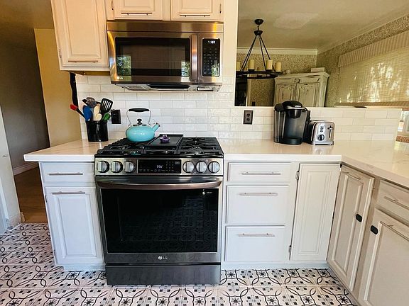 Kitchen - New appliances - Gas Stove/Oven