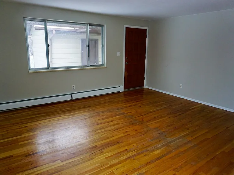 840 Morgan Dr — Photo 2