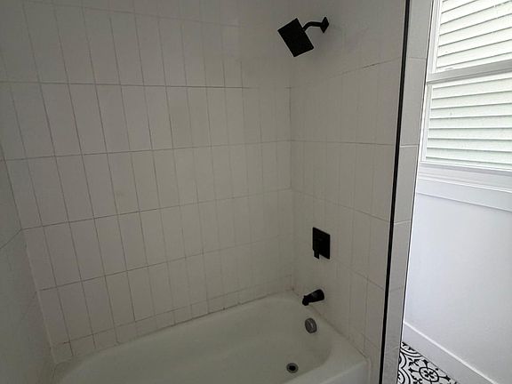 5th image of 239 12th Ave Floor 2