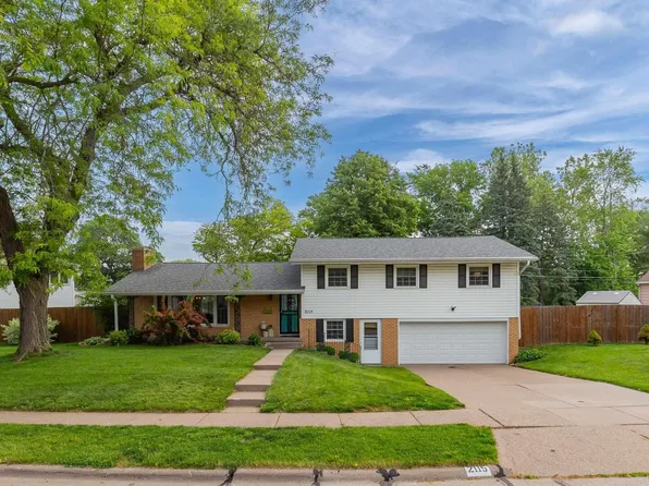 2115 Kohler Dr, Davenport, IA 52803