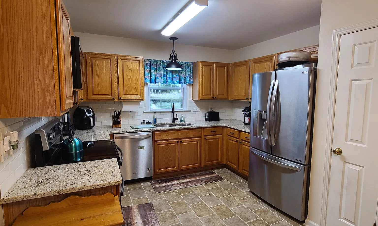 3 bed, 1165 sqft, $1,650 — Photo 2
