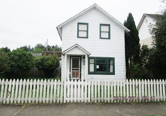 1st image of 921 W Railroad Ave