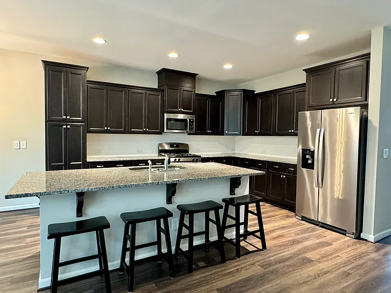 1025 Lathrop Ln — Photo 15