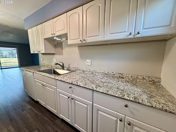 4th image of 2058 NE Hogan Dr