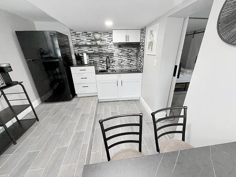 1 S Rosedale St #B — Photo 5
