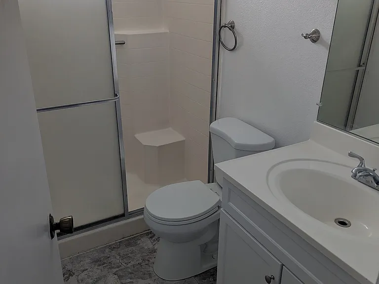 1010 Barrows Dr — Photo 6