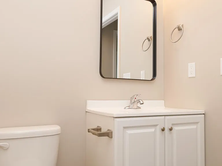 412 W Maple St — Photo 11