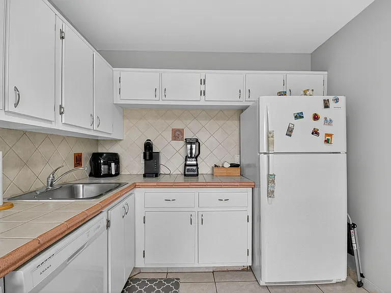 21214 Lago Cir #8F — Photo 10