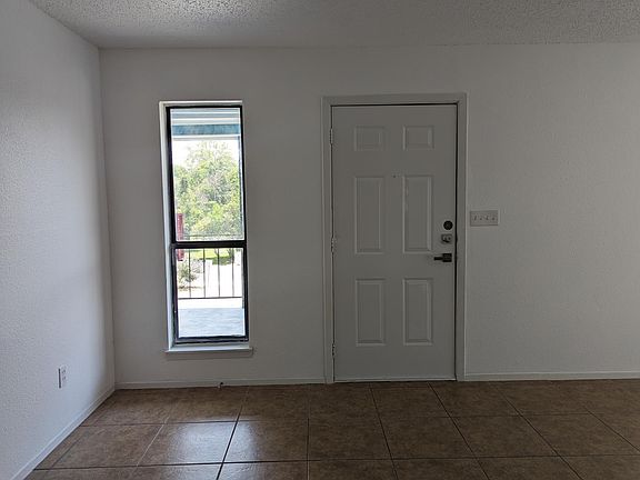 4th image of 137 Coers Dr APT 2