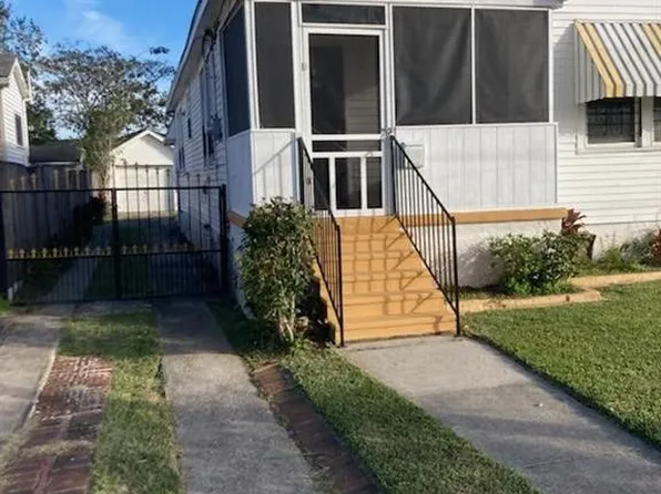 2137 Clouet St, New Orleans, LA 70117