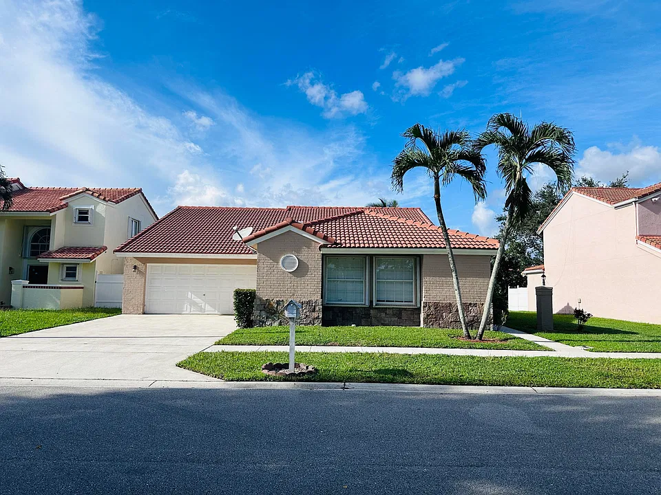 10807 Palm Spring Dr