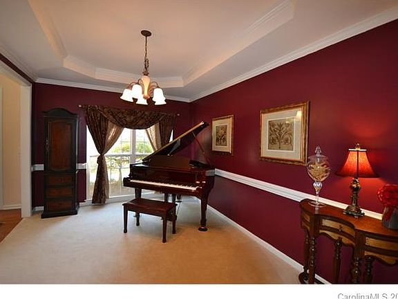 4th image of 16223 Grafham Cres