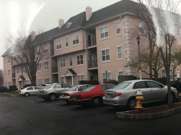 211 Brittany Dr #211, Wayne, NJ 07470