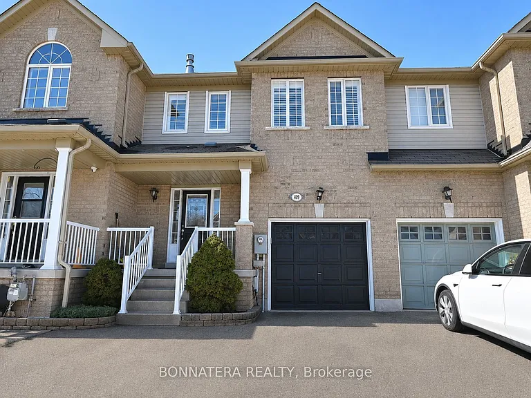 409 Hobbs Cres — Photo 1