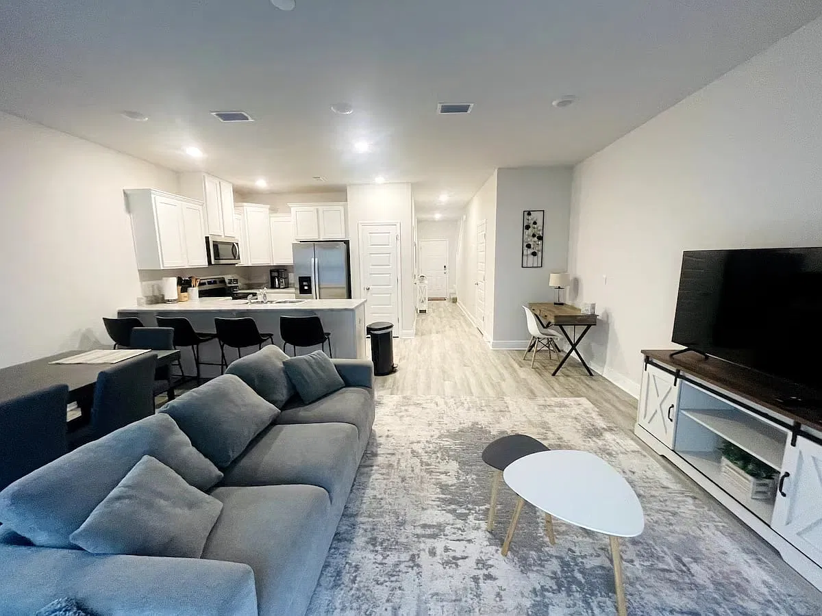 3 bed, 2.5 bath, 1537 sqft, $2,050 — Photo 1