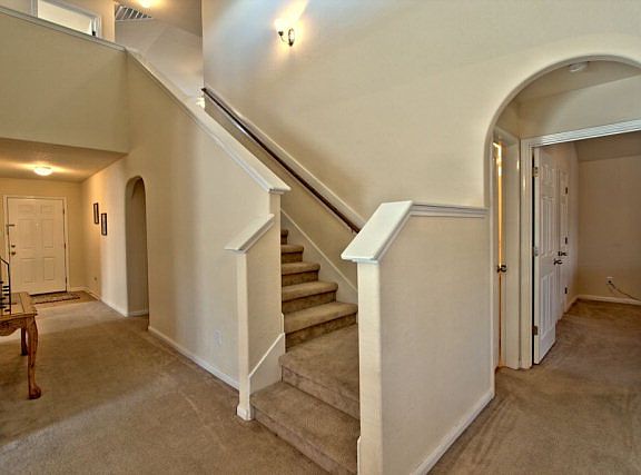 3rd image of 533 Roadrunner Ave