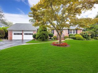 443 Potter Blvd, Brightwaters, NY 11718