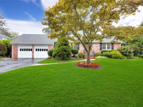 443 Potter Boulevard, Brightwaters, NY 11718