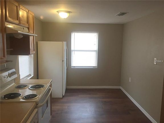 5th image of 7219 Delano Ave