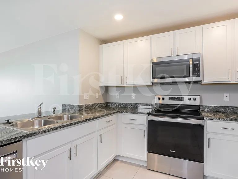 986 7th Ave NW — Photo 5
