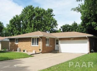 1505 S 7th St, Pekin, IL 61554