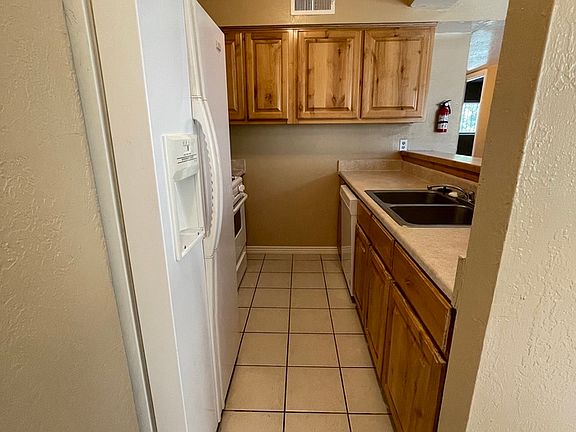 5th image of 405 Dorado Pl SE #B