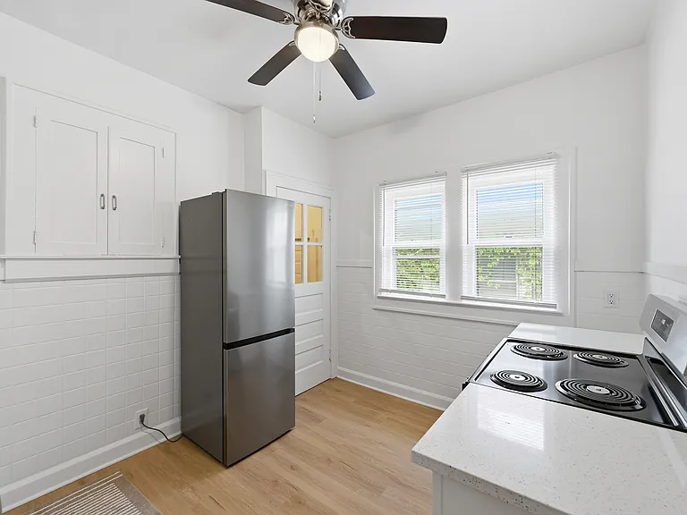 833 N Riley Ave — Photo 12