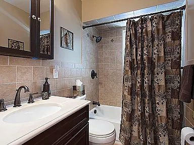 2nd image of 8533 Wexford Ave