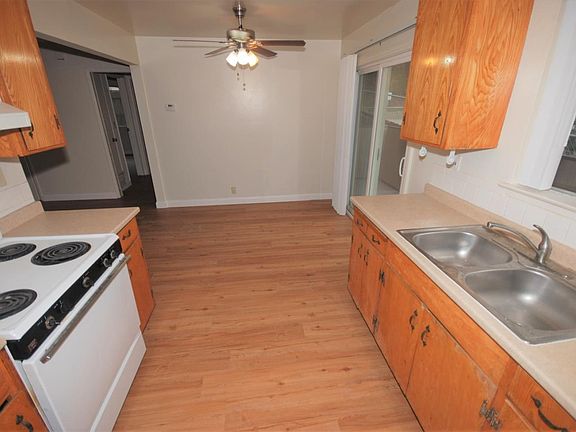 3rd image of 2186 Carlmont Dr APT 3