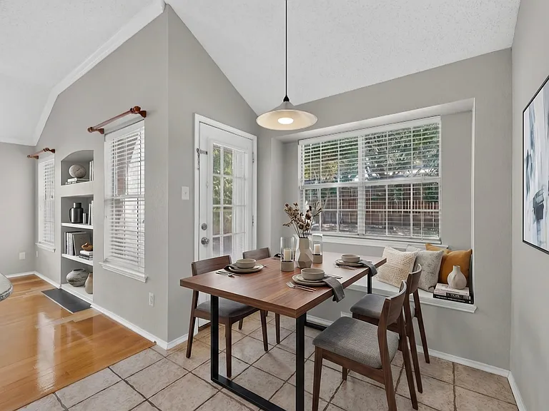 2312 London Dr — Photo 6