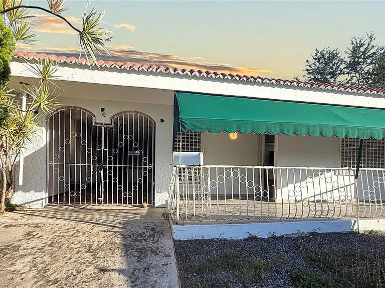 9 L Calle Ext #6 — Photo 1