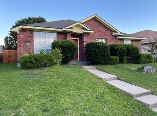 932 Applewood Dr, Cedar Hill, TX 75104