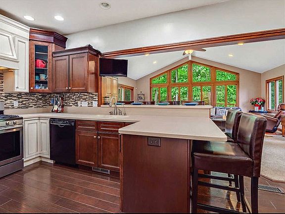 4th image of 2202 Blue Harbor Dr