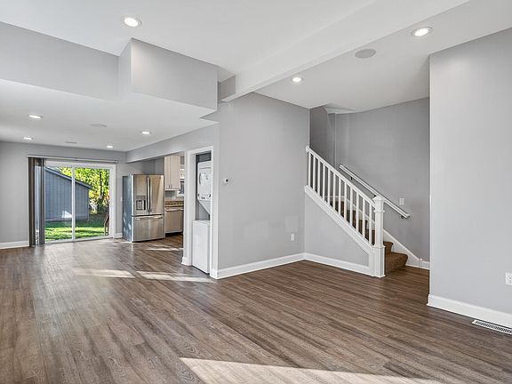 4th image of 622 Bush Ave