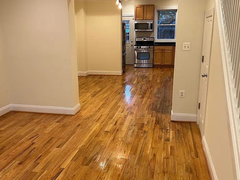 1426 Duncan St NE — Photo 2