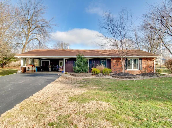 901 Westlake Dr, Jerseyville, IL 62052