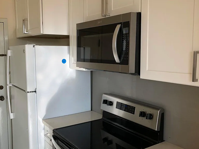 100 S Doheny Dr #523 — Photo 49