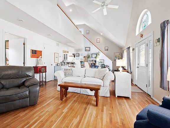 4th image of 9 N Fleming Ct