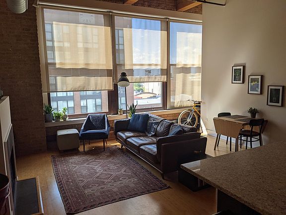 4th image of 2303 S Michigan Ave APT 407