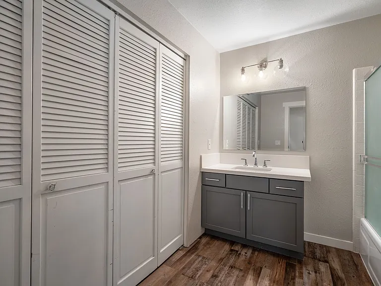 100 Lake Village Dr — Photo 8