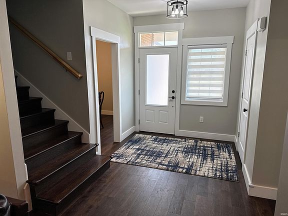3rd image of 1041 E Nicholas Ln