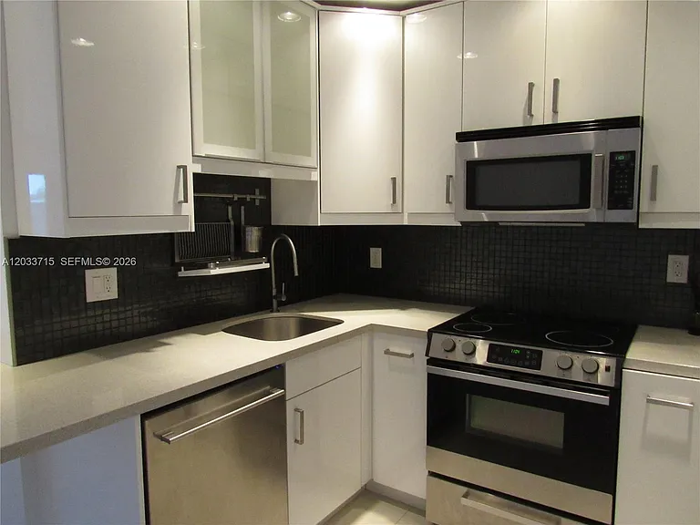 1510 SE 15th St #307 — Photo 4