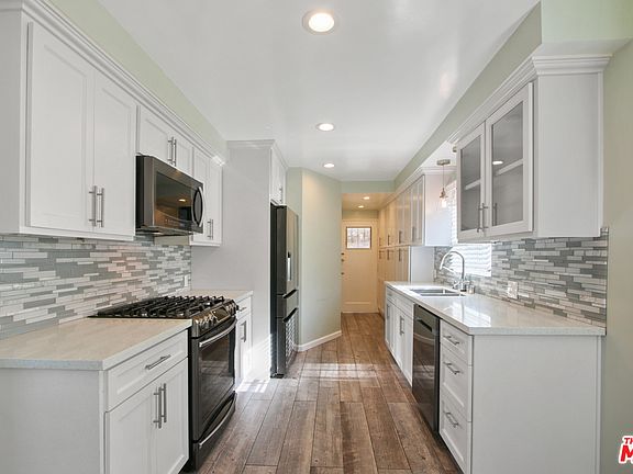 4th image of 3843 W 58th Pl