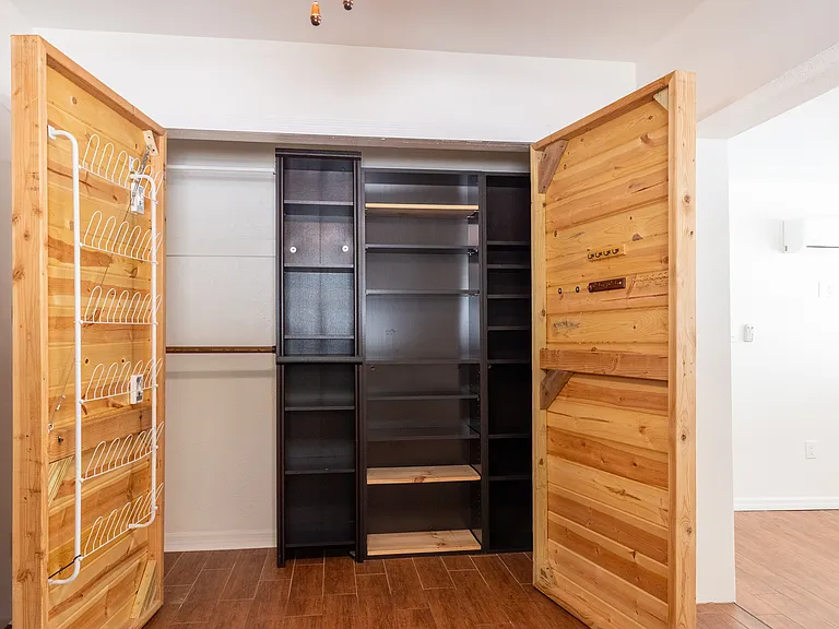 3915 W Gray St — Photo 11