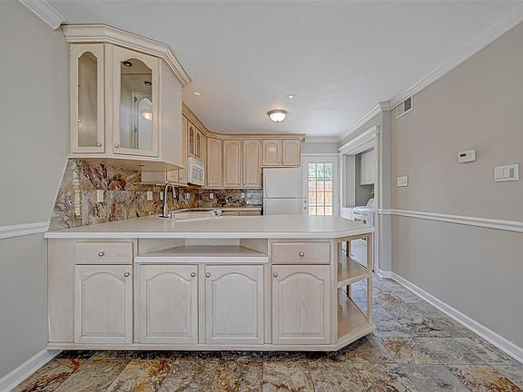 5th image of 9023 Gaylord Dr APT 99